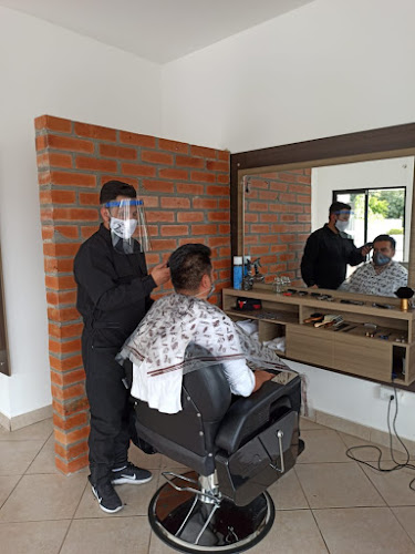 Barber Shop Gentleman Cut Shave - Quito