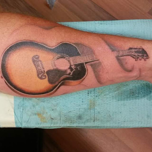 Tattoo Shop «Hollywood Twisted Needles», reviews and photos, 618 S Patterson St, Valdosta, GA 31601, USA