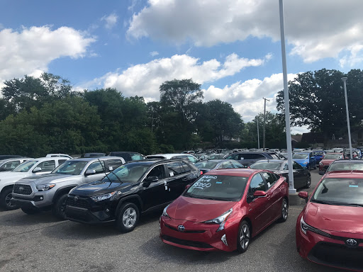 Car Dealer «LaFontaine Toyota», reviews and photos, 2027 S Telegraph Rd, Dearborn, MI 48124, USA