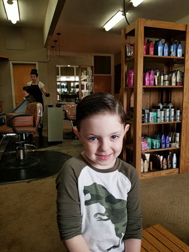 Nail Salon «Oak Street Salon», reviews and photos, 85 E Oak St, Lebanon, OR 97355, USA