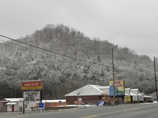 Grocery Store «Save-A-Lot», reviews and photos, 705 S Grundy Quarles Hwy, Gainesboro, TN 38562, USA