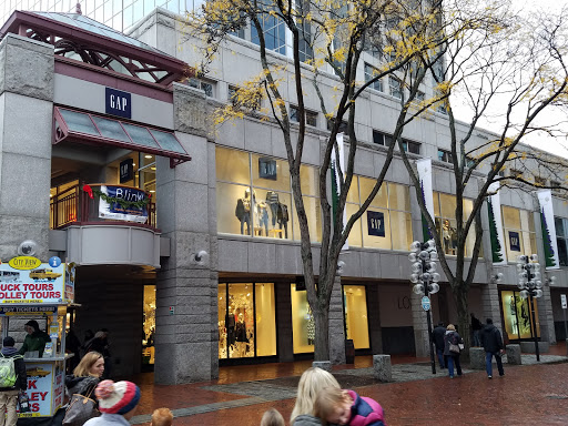 Clothing Store «Gap», reviews and photos, 200 State St, Boston, MA 02109, USA