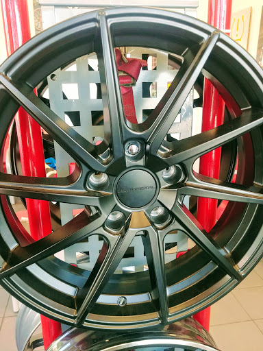 Tire Shop «Discount Tire Store - Murray, UT», reviews and photos, 120 E 4500 S, Murray, UT 84107, USA