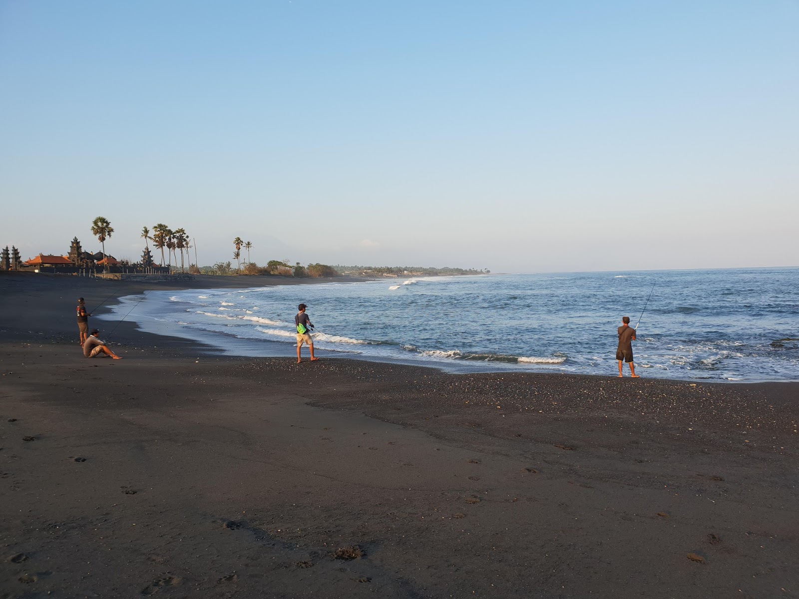 Φωτογραφία του Rangkan Beach παροχές περιοχής