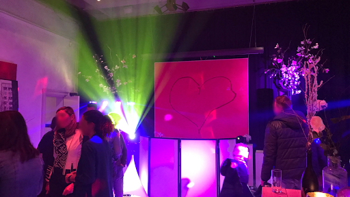 Vibes Music DJ services & Drive in Shows - Bruiloft DJ Rotterdam
