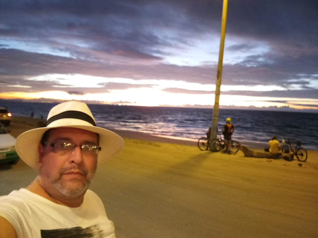 4FJ6+V93, Malecón, Crucita