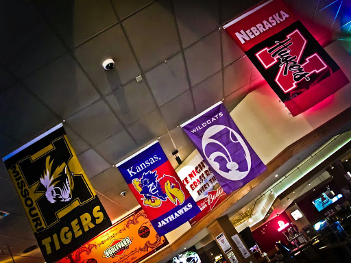 Sports Bar «Brass Rail Sports Bar, Restaurant & Pool Hall», reviews and photos, 4940 NE 81st St, Kansas City, MO 64119, USA