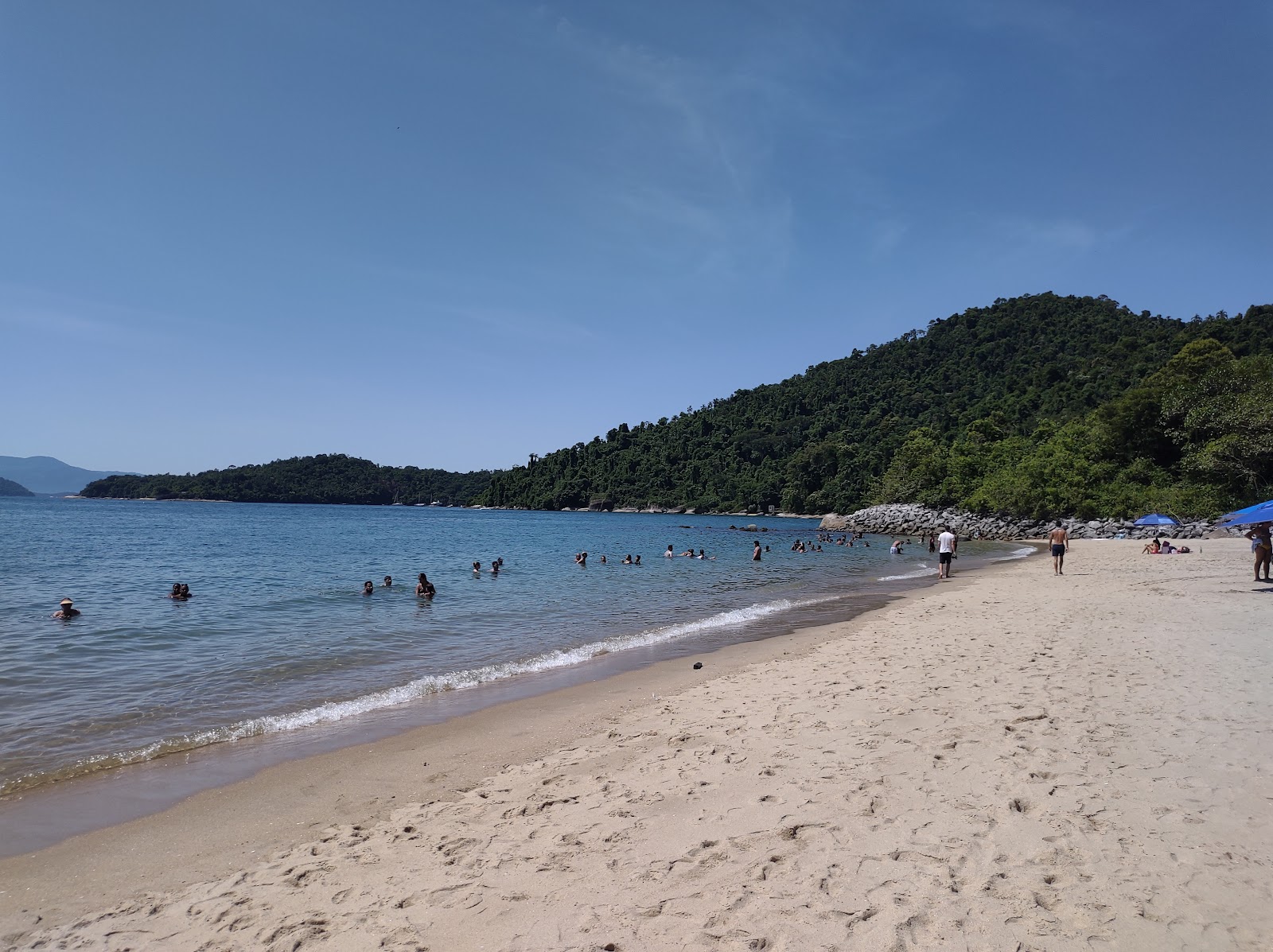 Foto von Praia do Laboratório mit beiger sand Oberfläche