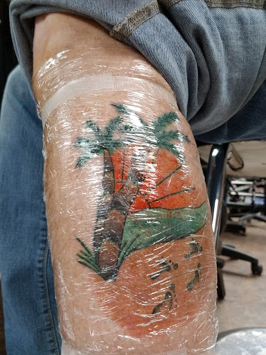 Tattoo Shop «Pink Elephant Tattoo Studio», reviews and photos, 707 S Ankeny Blvd, Ankeny, IA 50023, USA