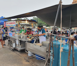 โต ราดหน้า องค์พระปฐมเจดีย์ photo