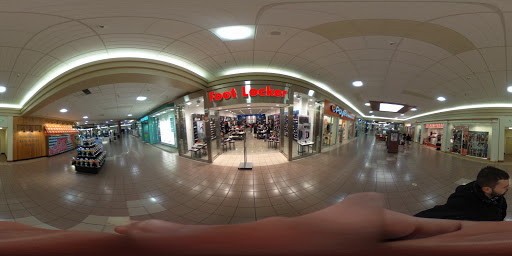 Shoe Store «Foot Locker», reviews and photos, 1402 SE Everett Mall Way, Everett, WA 98208, USA