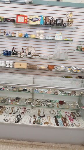 Thrift Store «Maj-R Thrift & Discount Store Grandview», reviews and photos, 1500 Main St, Grandview, MO 64030, USA