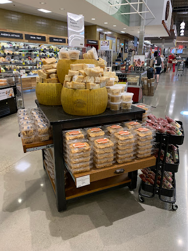 Grocery Store «Whole Foods Market», reviews and photos, 8003 Turkey Lake Rd, Orlando, FL 32819, USA