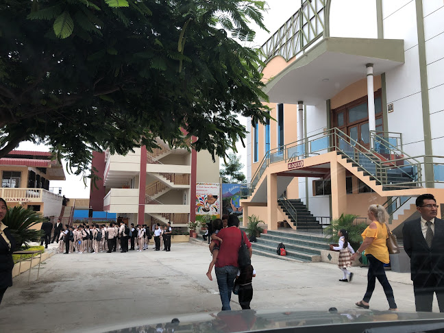 Unidad Educativa Santa Teresita - La Libertad