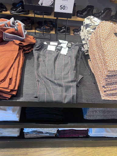 Clothing Store «Express», reviews and photos, 303 Memorial City Mall, Houston, TX 77024, USA
