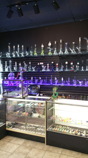 Tobacco Shop «Relax Smoke Shop», reviews and photos, 6 W 39th St, Kansas City, MO 64111, USA