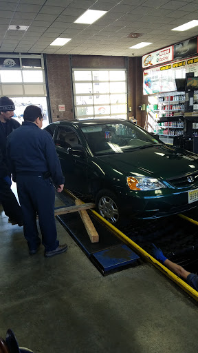 Sharp Auto Spa & Lube Center en Newark