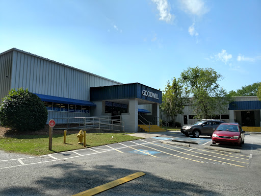 Outlet Store «Goodwill Outlet», reviews and photos