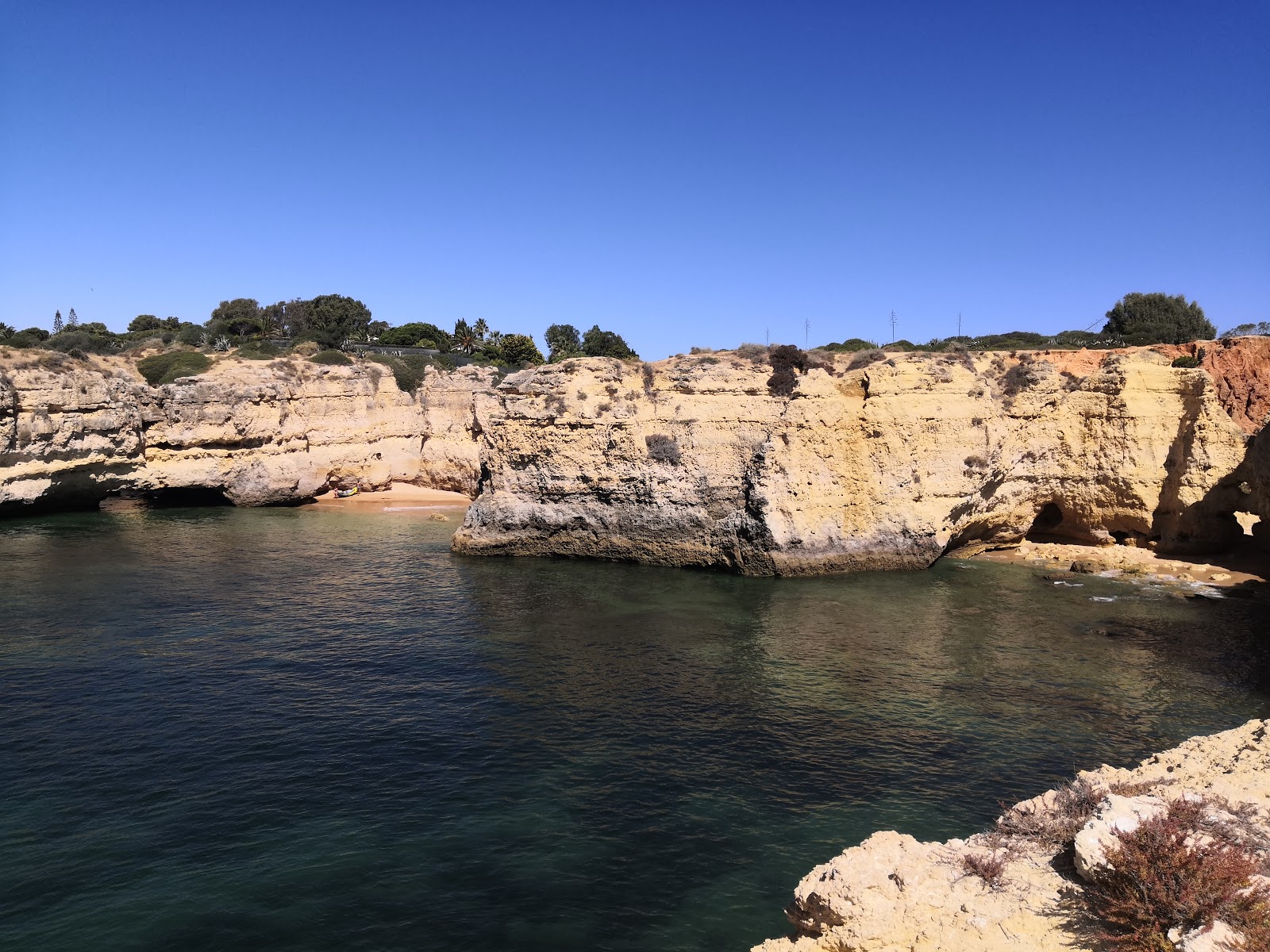 Foto van Ninho de Andorinha met kleine baai