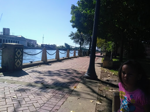 Park «Billie Limacher Bicentennial Park», reviews and photos, 201 W Jefferson St, Joliet, IL 60432, USA