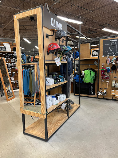 Camping Store «REI», reviews and photos, 17W160 W 22nd St, Oakbrook Terrace, IL 60181, USA