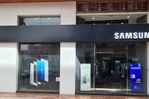 Samsung Experience Store - Plazza image