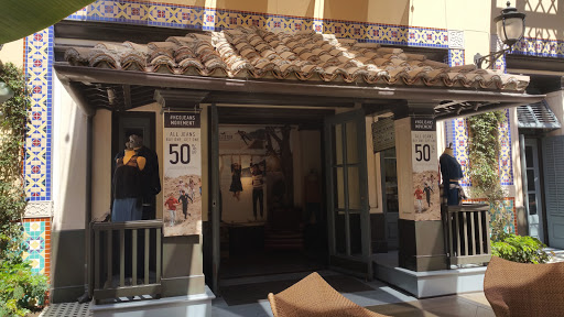 Clothing Store «Hollister Co.», reviews and photos, 647 Spectrum Center Dr, Irvine, CA 92618, USA