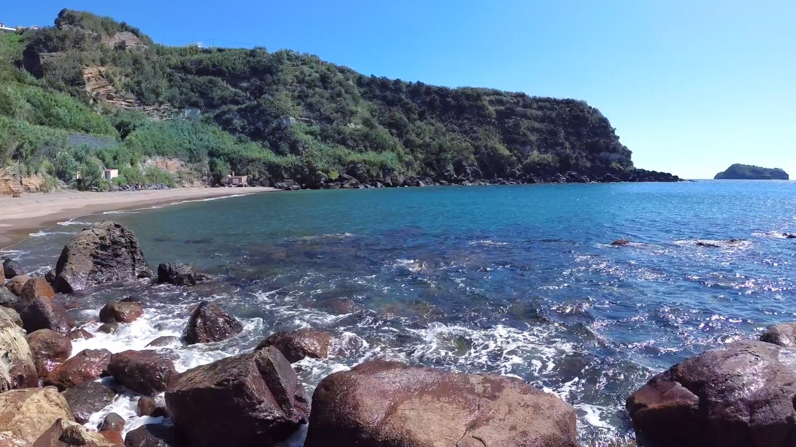 Foto van Praia da Pedreira met kleine baai