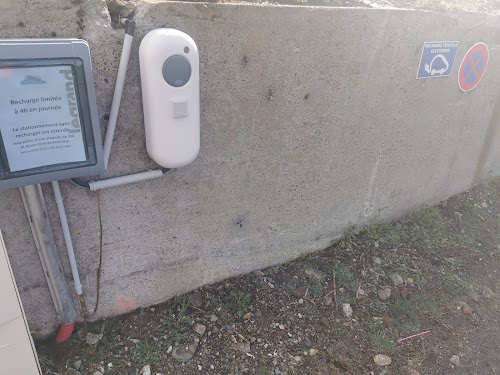Borne de recharge de véhicules électriques Community by Shell Recharge Charging Station Besse-et-Saint-Anastaise