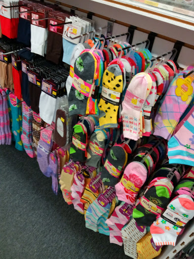 Beauty Supply Store «UN Beauty Supply», reviews and photos, 7651 Gratiot Ave, Detroit, MI 48213, USA