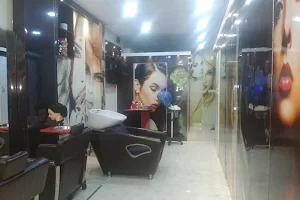 Natural Salon | Best Unisex Salon in Vasundhara Ghaziabad image
