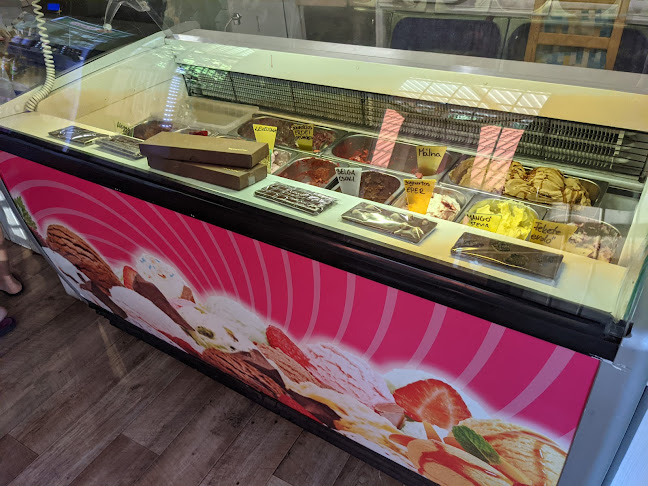 Opinii despre Kamrabolt Ajándékok és Helyi Portékák Noszvajról în Noszvaj - Kávézó