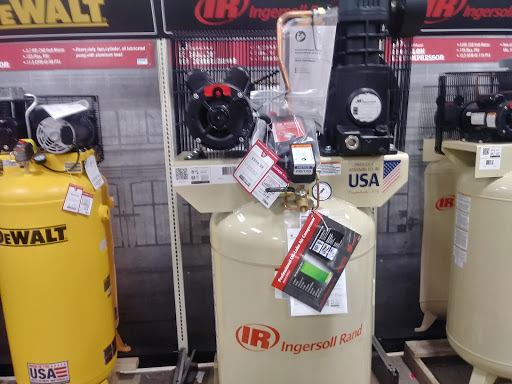 Home Improvement Store «Tractor Supply Co.», reviews and photos, 207 Swansea Mall Dr #15, Swansea, MA 02777, USA