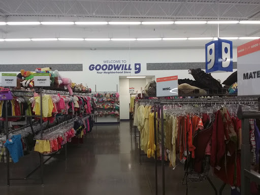 Thrift Store «99th & Camelback Goodwill Retail Store & Donation Center», reviews and photos, 10005 W Camelback Rd, Phoenix, AZ 85037, USA