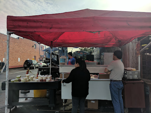 Grocery Store «Handy Market, Wine Store, Craft Beer Shop, Bottle Shop, Choice Meats», reviews and photos, 2514 W Magnolia Blvd, Burbank, CA 91505, USA