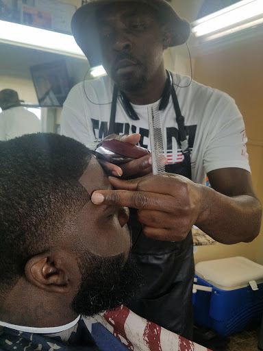 Barber Shop «Fatheadz Barber Shop», reviews and photos, 2516 Paul W Bryant Dr, Tuscaloosa, AL 35401, USA