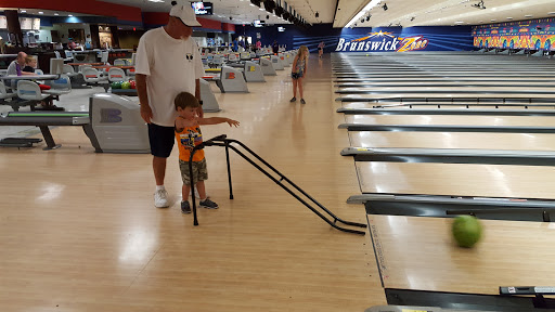 Bowling Alley «Brunswick Zone Turnersville Lanes», reviews and photos, 100 American Blvd, Turnersville, NJ 08012, USA