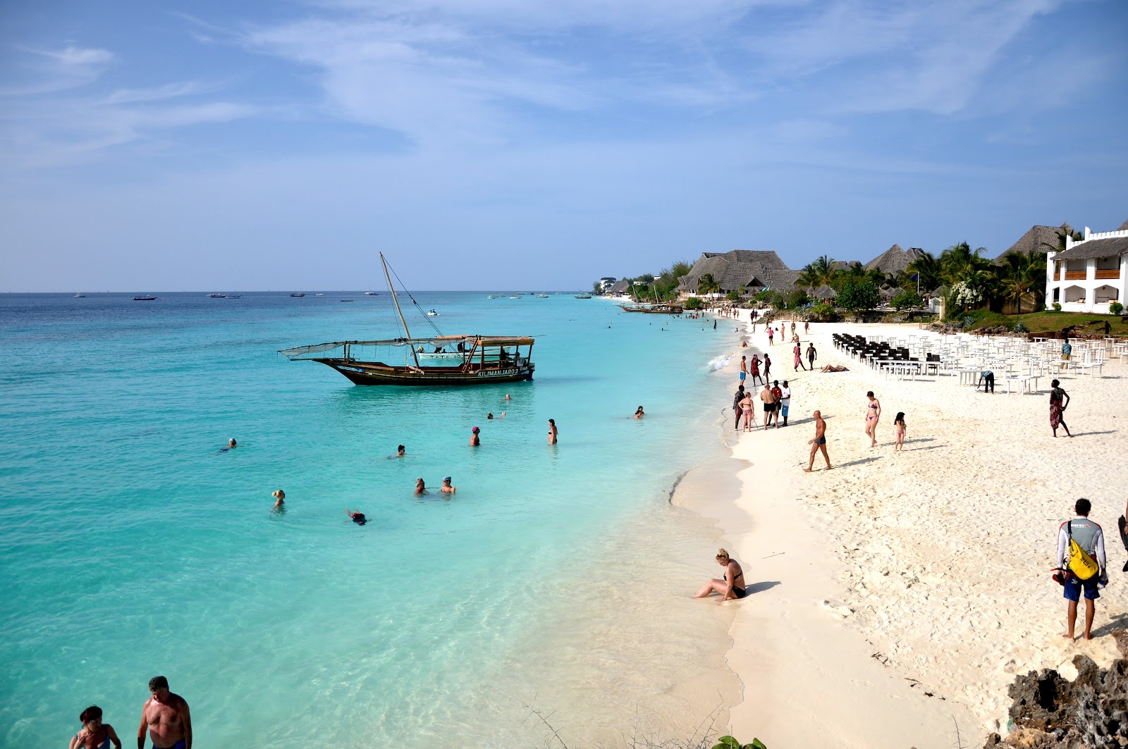 Foto de Royal Beach com areia fina e branca superfície