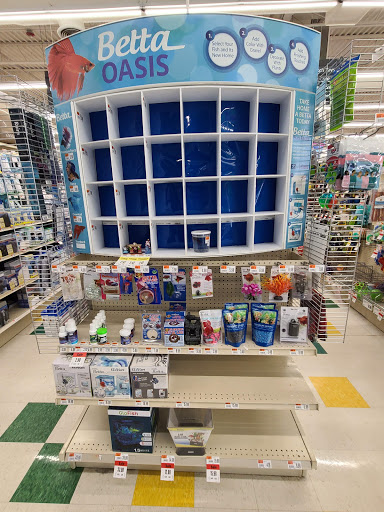 Pet Supply Store «Pet Supplies Plus», reviews and photos, 6845 Highland Rd, White Lake, MI 48383, USA