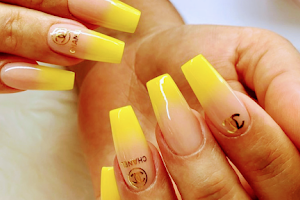 Salon de Vogue Nails image