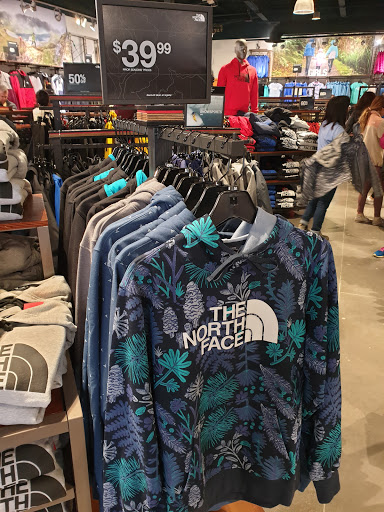 Clothing Store «The North Face Outlet», reviews and photos, 3790 Livermore Outlets Dr, Livermore, CA 94551, USA