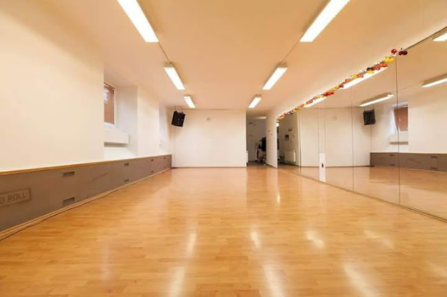 Opinii despre Antré Mozgásstudió în Budapest - Tánciskola