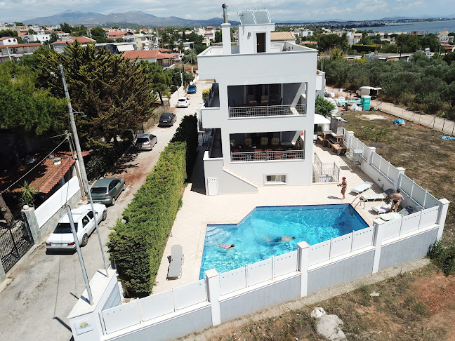 Villa d'Irene near athens airport , 200 meters from the beach davis