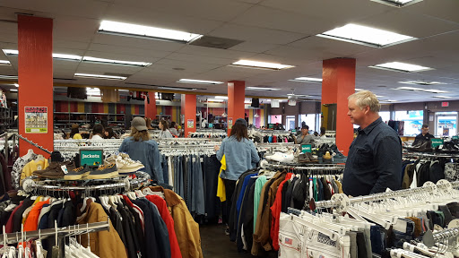 Used Clothing Store «Buffalo Exchange Austin», reviews and photos, 2904 Guadalupe St, Austin, TX 78705, USA