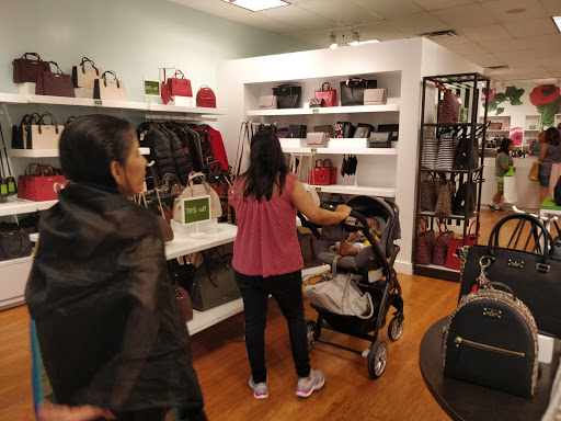 Shopping Mall «Clinton Crossing Premium Outlets», reviews and photos, 20 Killingworth Turnpike, Clinton, CT 06413, USA