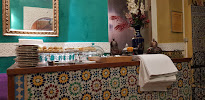 Atmosphère du Restaurant marocain Chez Tiouiche. à Versailles - n°2