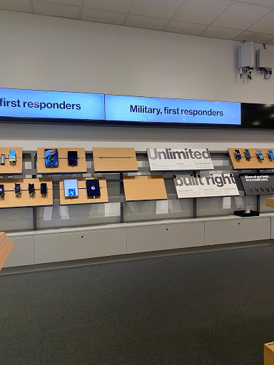 Cell Phone Store «Verizon», reviews and photos, 90-15 Queens Blvd, Elmhurst, NY 11373, USA