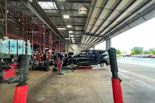 Tire Shop «Discount Tire Store - Carpentersville, IL», reviews and photos, 2142 Randall Rd, Carpentersville, IL 60110, USA
