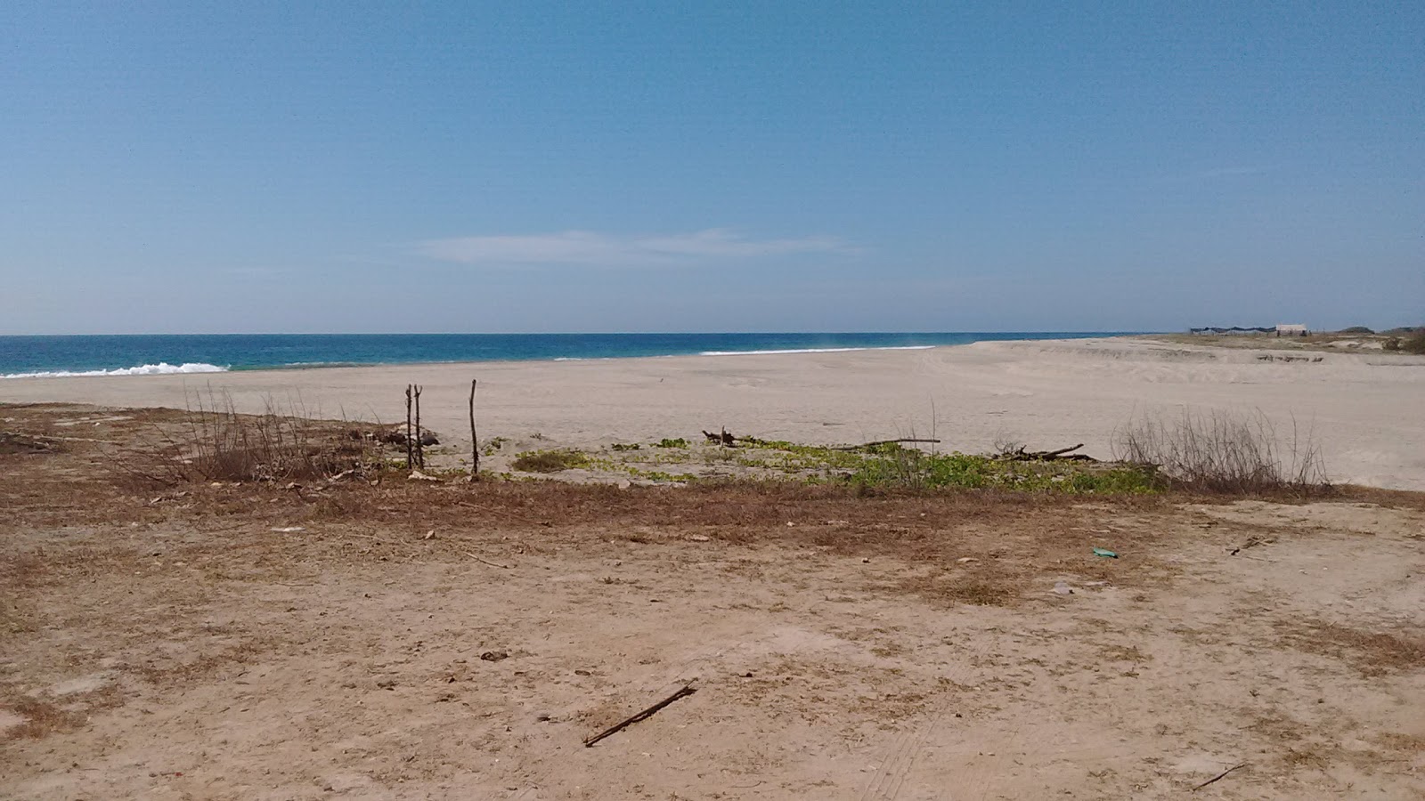 Foto van Playa la Tuza de Monroy met turquoise water oppervlakte