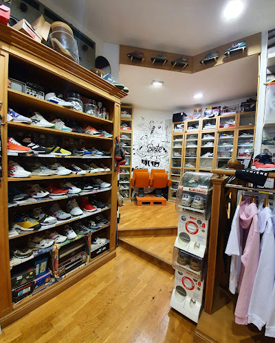 Magasin de chaussures La Boite Collector Sneakers Shop Lille Lille
